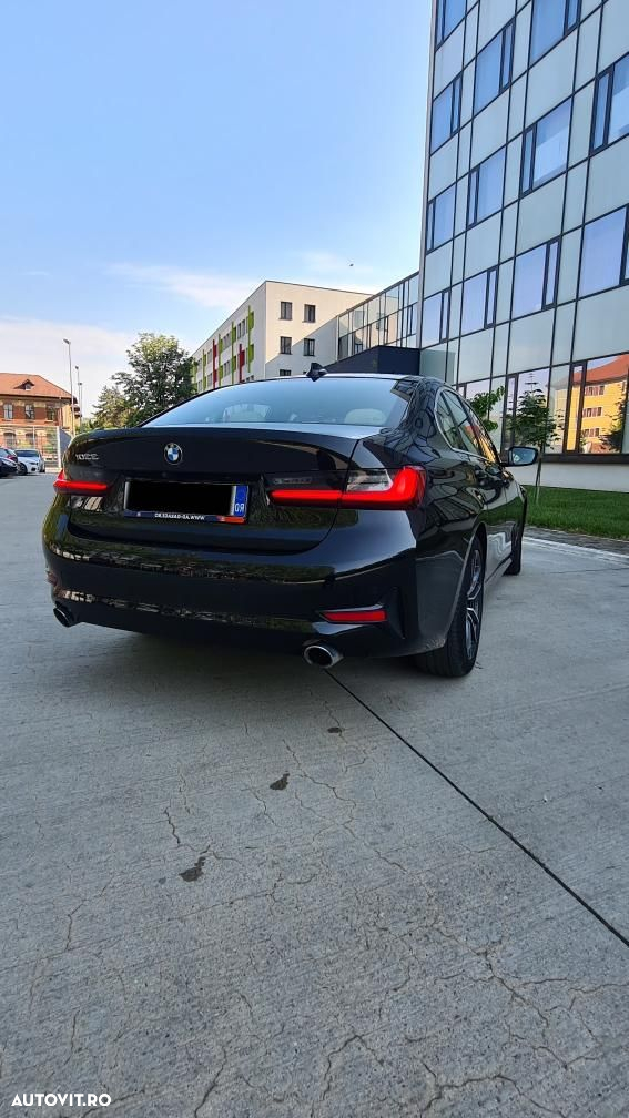BMW Seria 3 330i AT Sport Line - 32