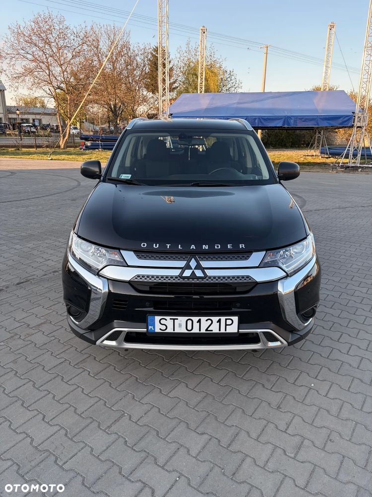 Mitsubishi Outlander 2.0 Invite + 2WD - 12