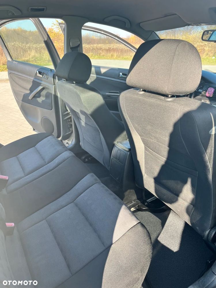 Volkswagen Passat 1.9 TDI Comfortline - 13