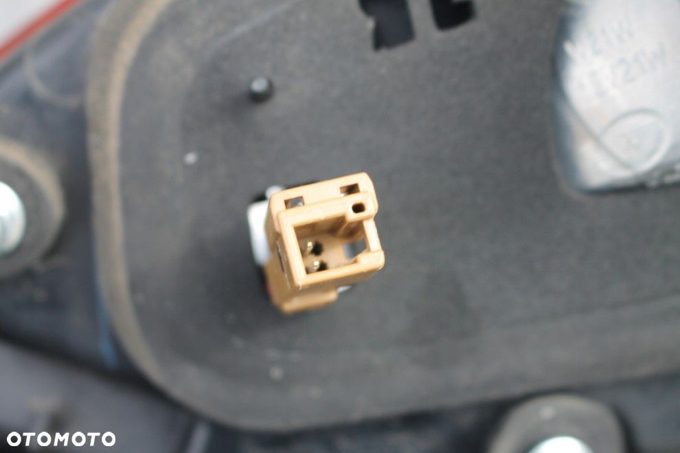 LAMPA W KLAPĘ LEWY TYŁ LEWA TYLNA NISSAN PULSAR 14-18 - 8
