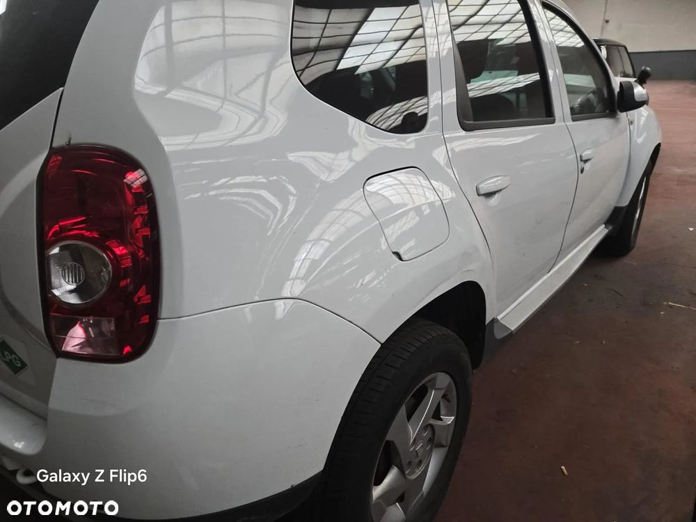 Dacia Duster 1.6 16V 105 4x2 Essentiel - 3