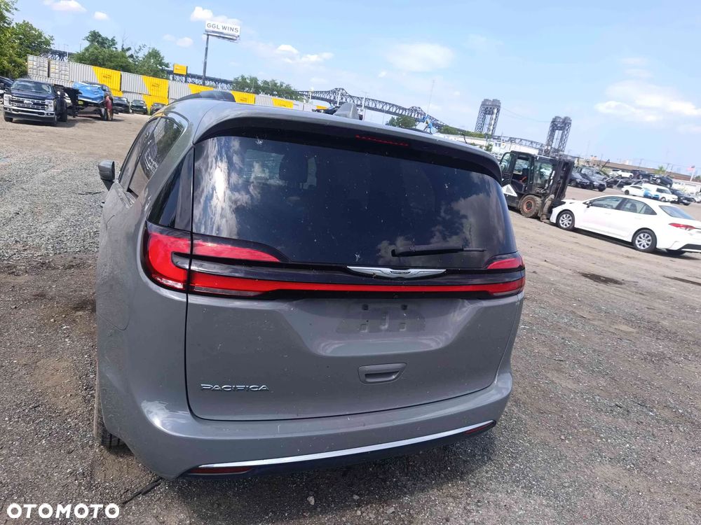 Chrysler Pacifica - 26