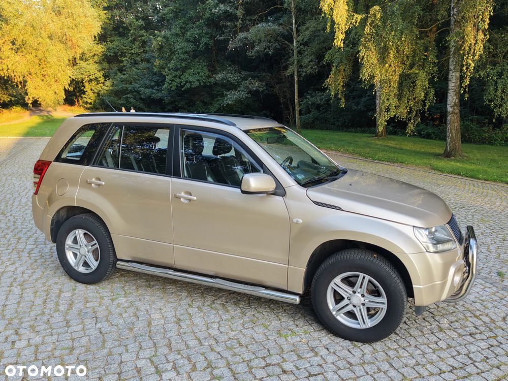 Suzuki Grand Vitara 2.0 Comfort - 23