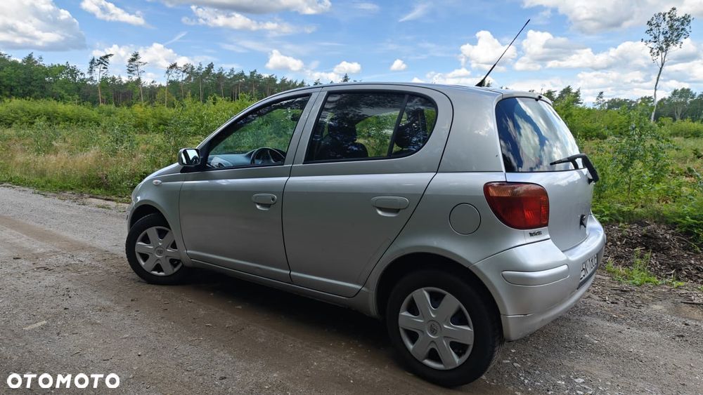 Toyota Yaris - 4