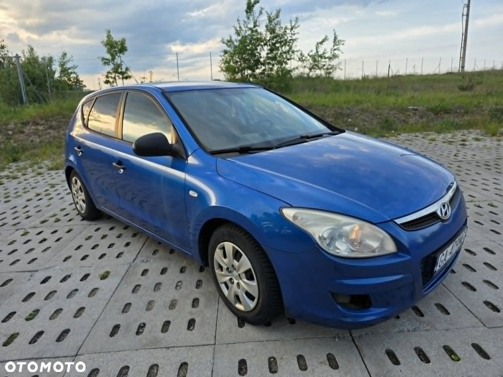 Hyundai i30 1.4 Base + - 6