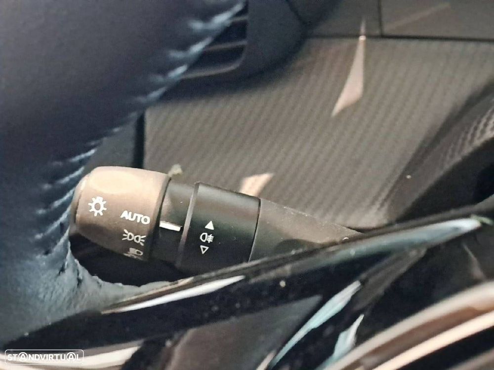 Peugeot e-208 50 kWh Style — fotografia 14