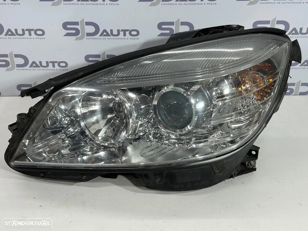Farol Direito / Esquerdo - Mercedes C (W204) - 8