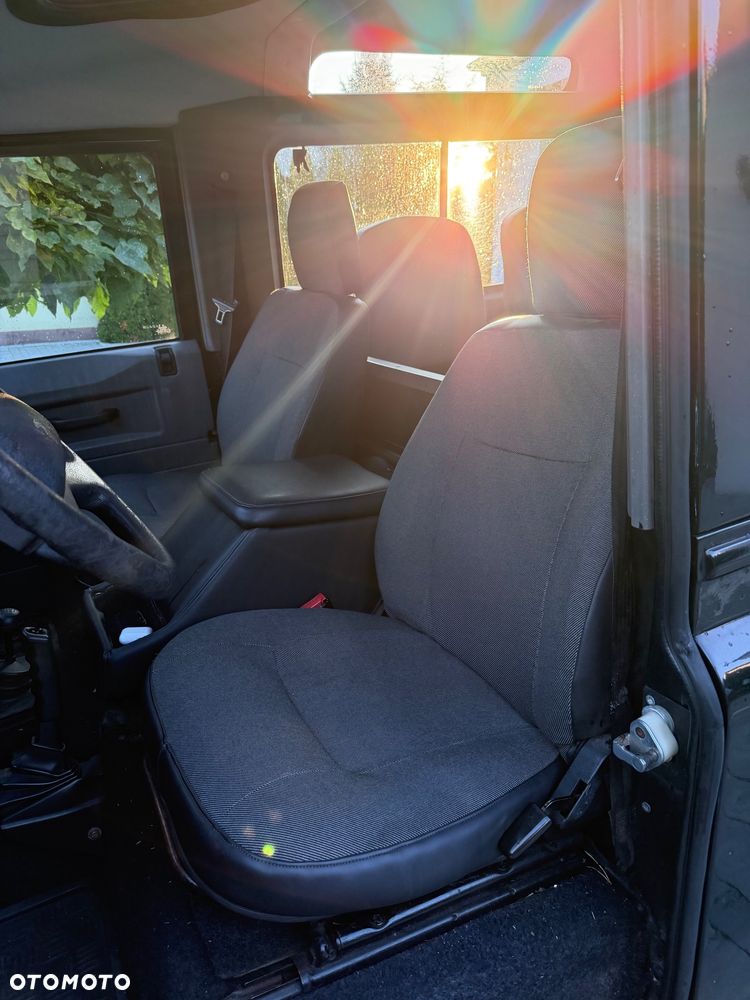 Land Rover Defender - 10