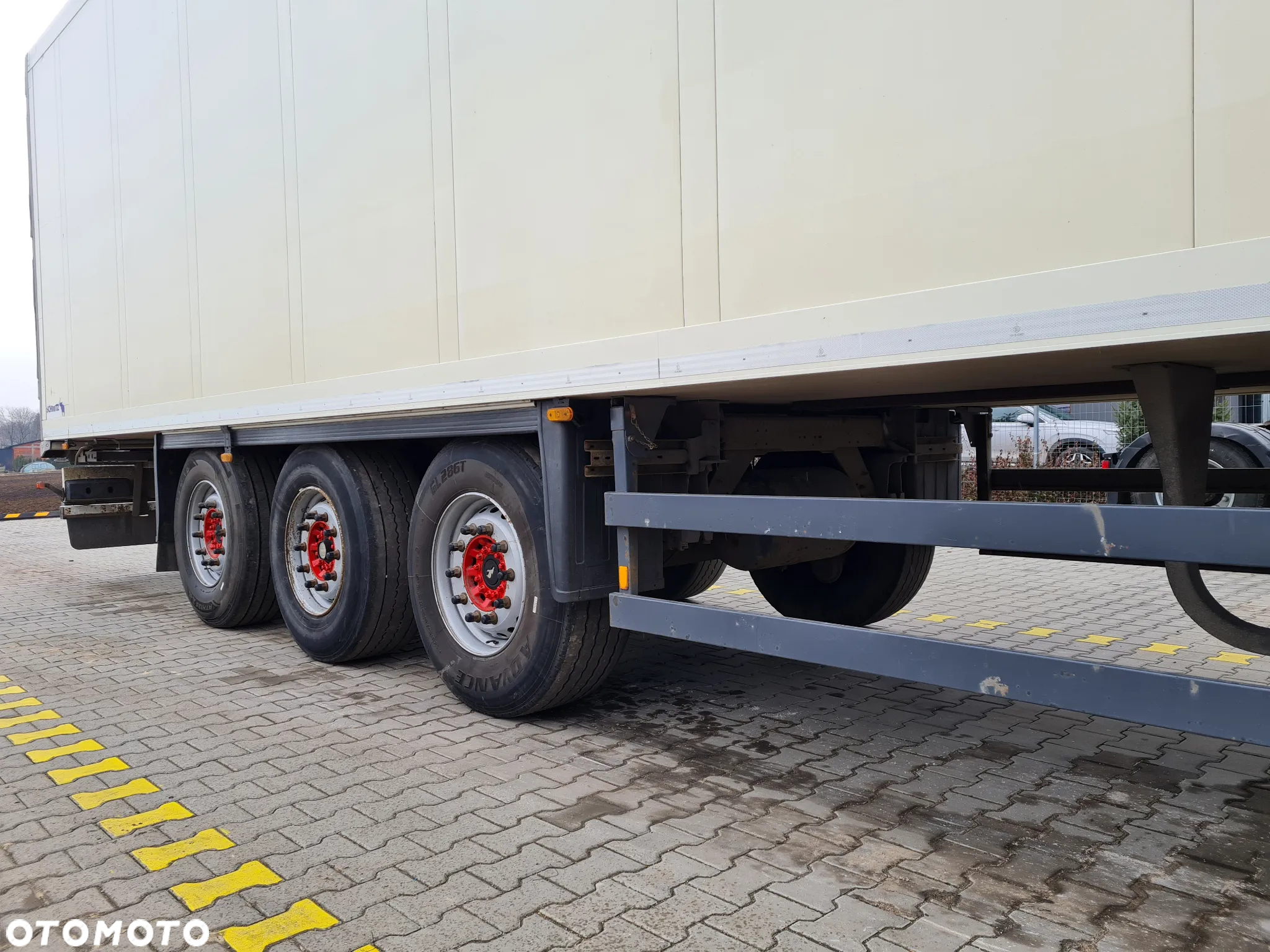 Schmitz Cargobull SKO24 - 18