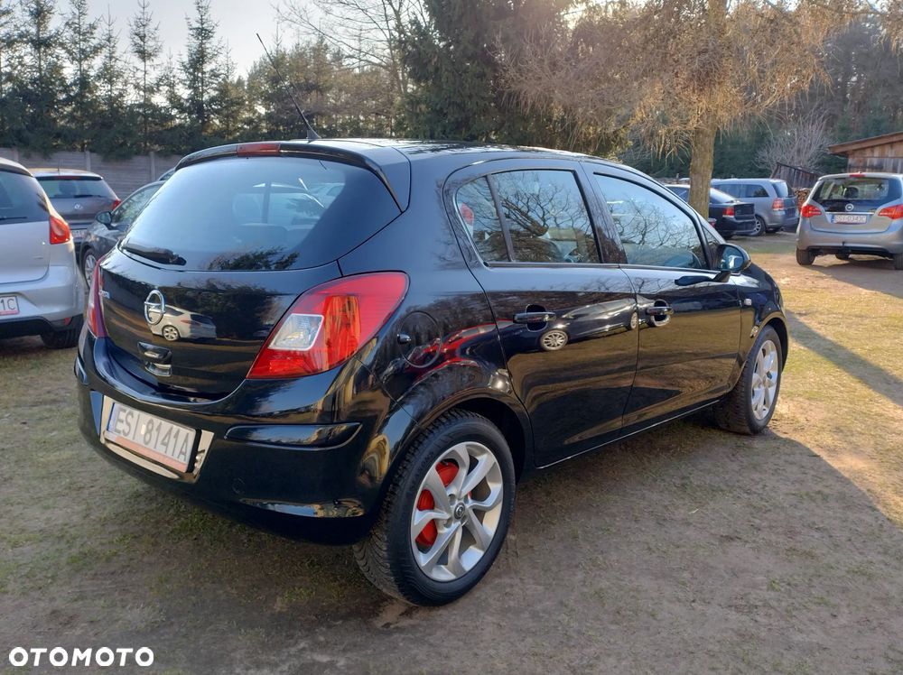 Opel Corsa 1.4 16V Cosmo - 11