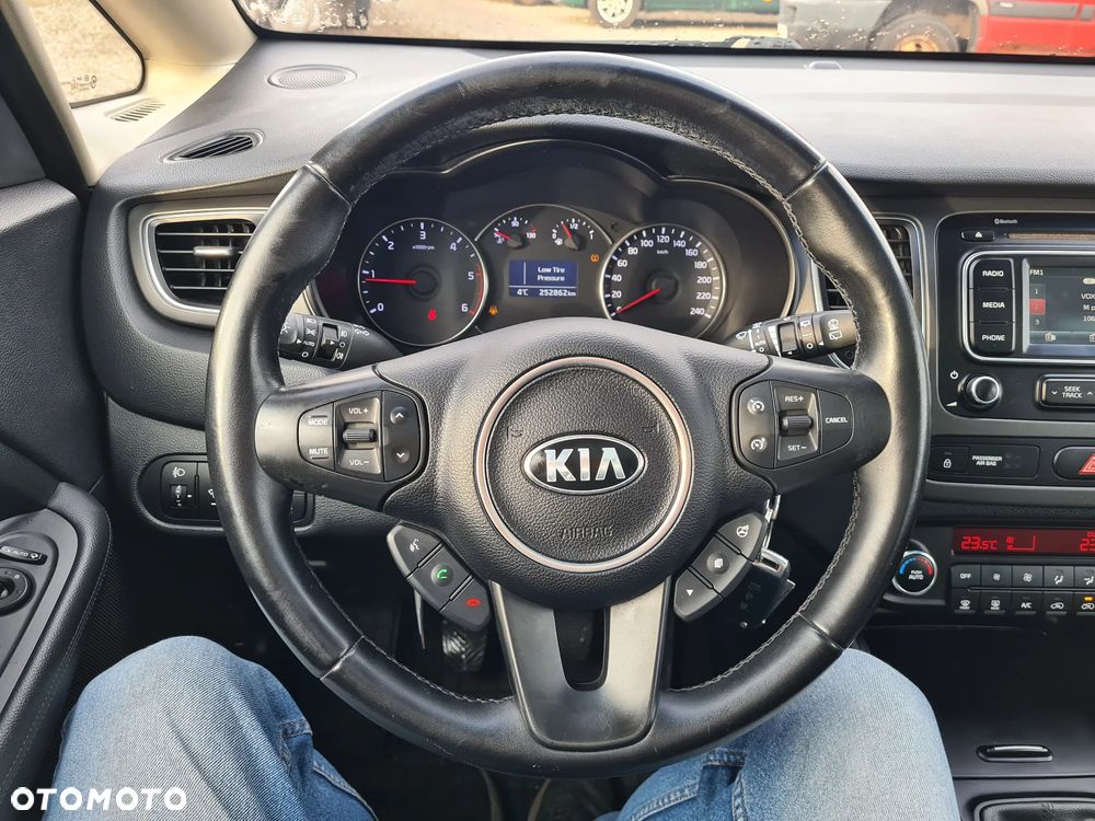 Kia Carens 1.7 CRDi 115 Dream-Team Edition - 9