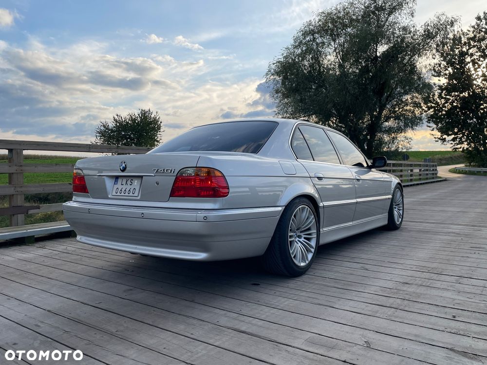 BMW Seria 7 740i - 4