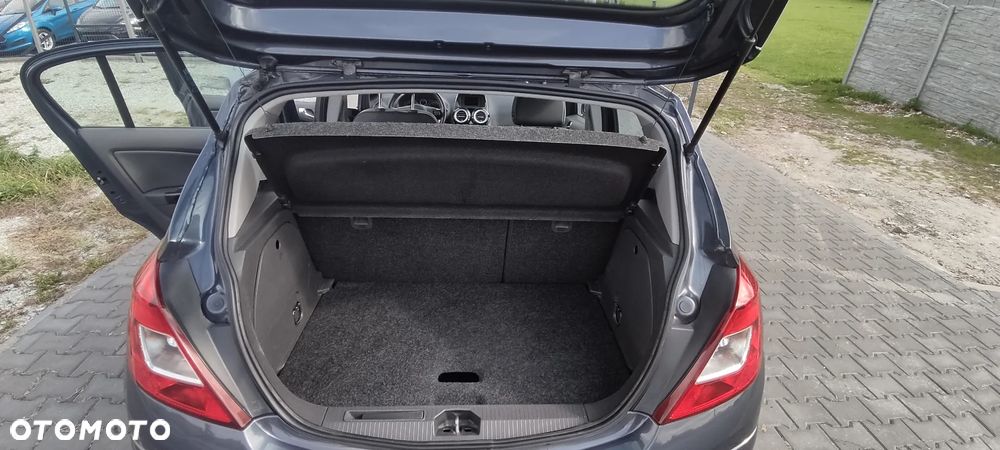 Opel Corsa 1.2 16V Cosmo - 27