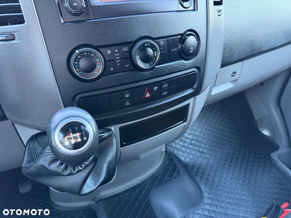 Mercedes-Benz Sprinter - 27