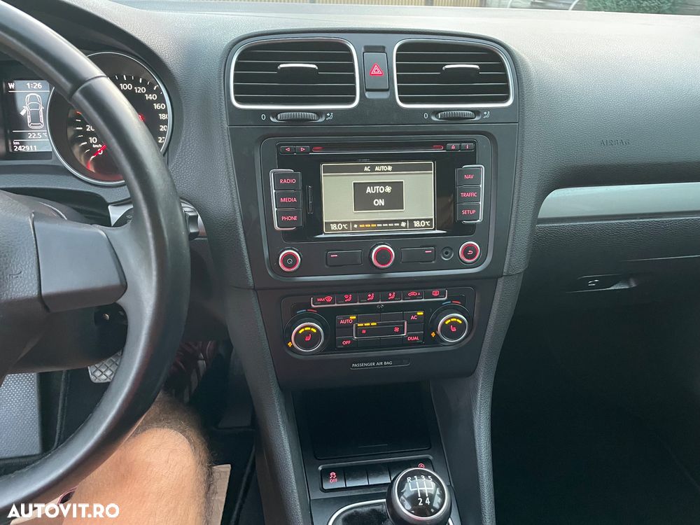 Volkswagen Golf - 22