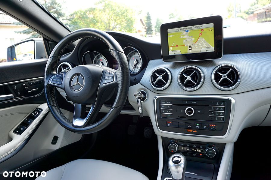 Mercedes-Benz CLA 180 Peak Edition - 30