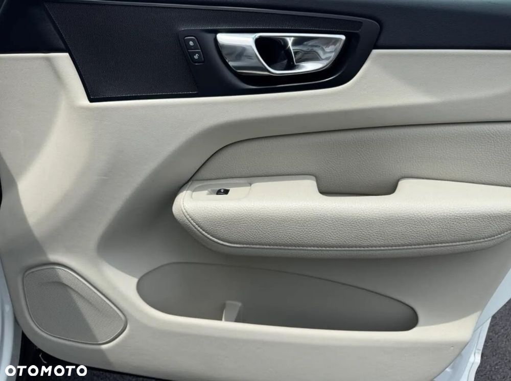 Volvo XC 60 T6 AWD Momentum - 29