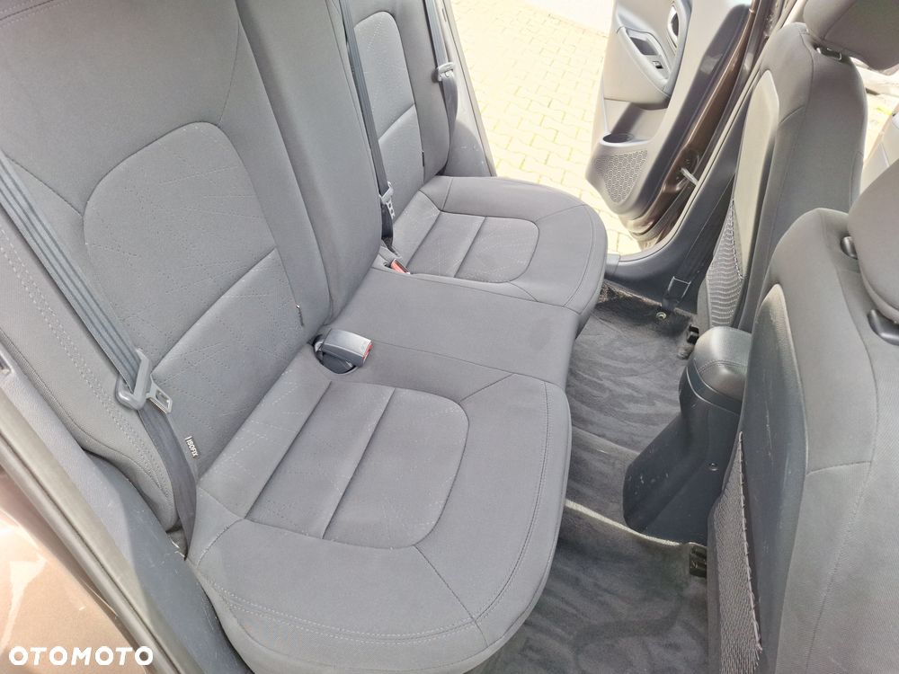 Kia Rio - 22