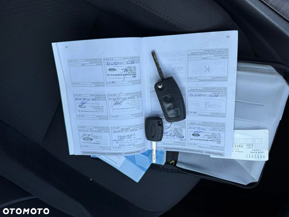 Ford Focus 1.8 Ghia - 32