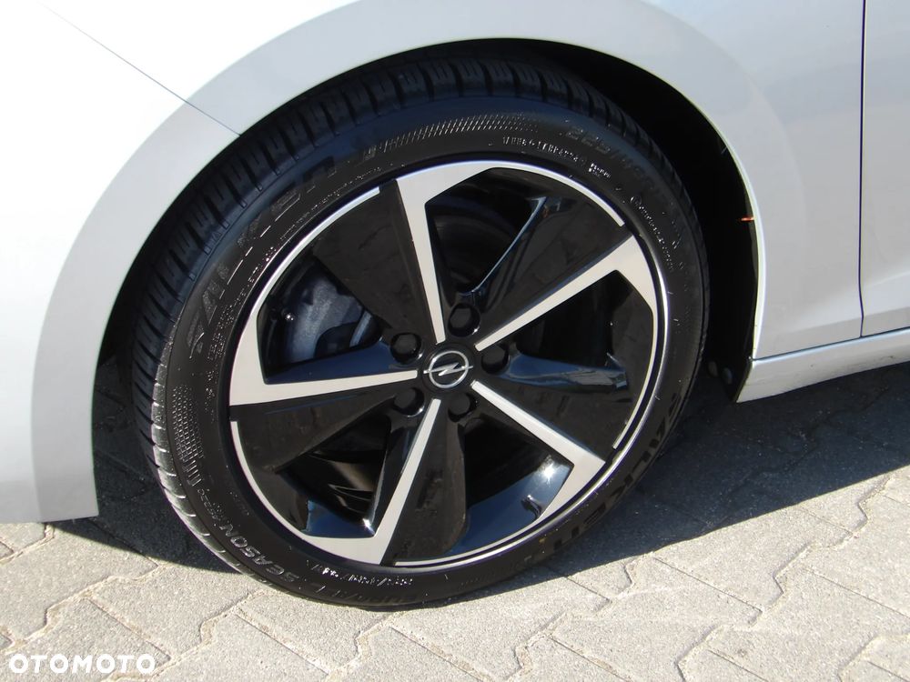 Opel Astra 1.2 T GS S&S - 4