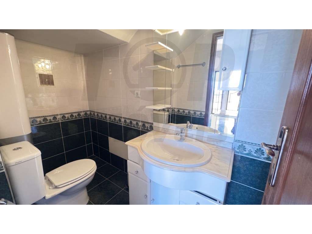 Moradia V5 com Garagem e Terraço em Alte (Loulé) - 515.000€ - Grande imagem: 5/37