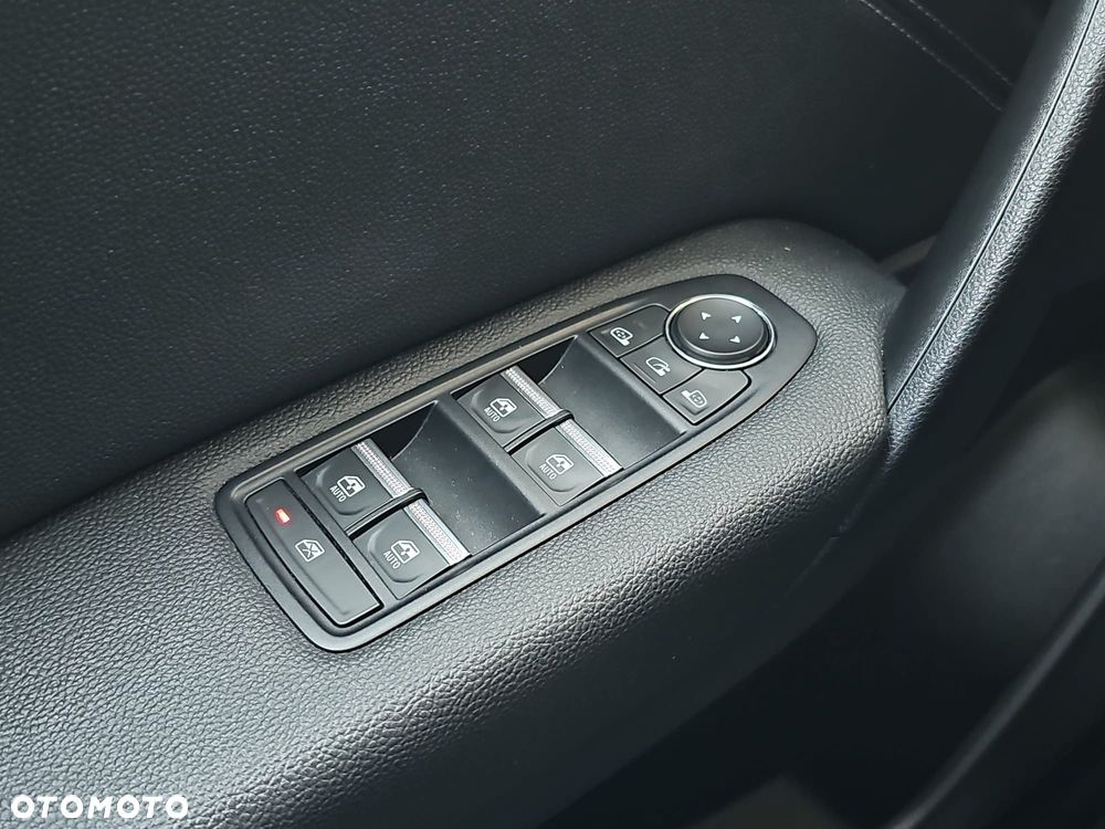 Renault Captur 1.3 TCe mHEV Intens EDC - 8