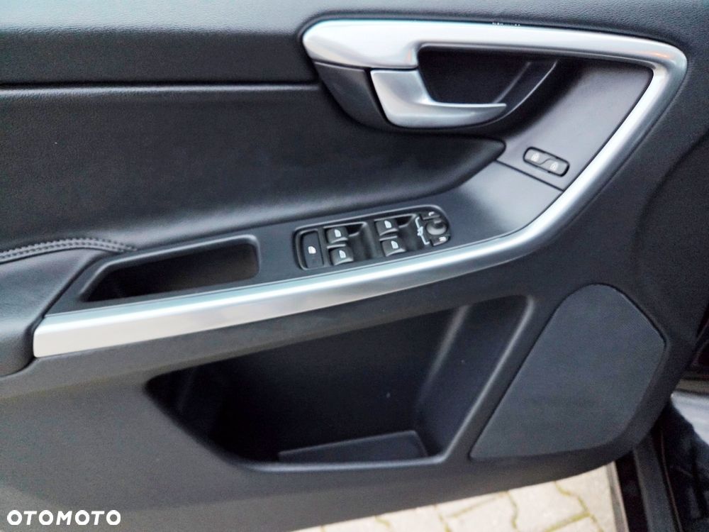 Volvo XC 60 D4 Geartronic Momentum - 22