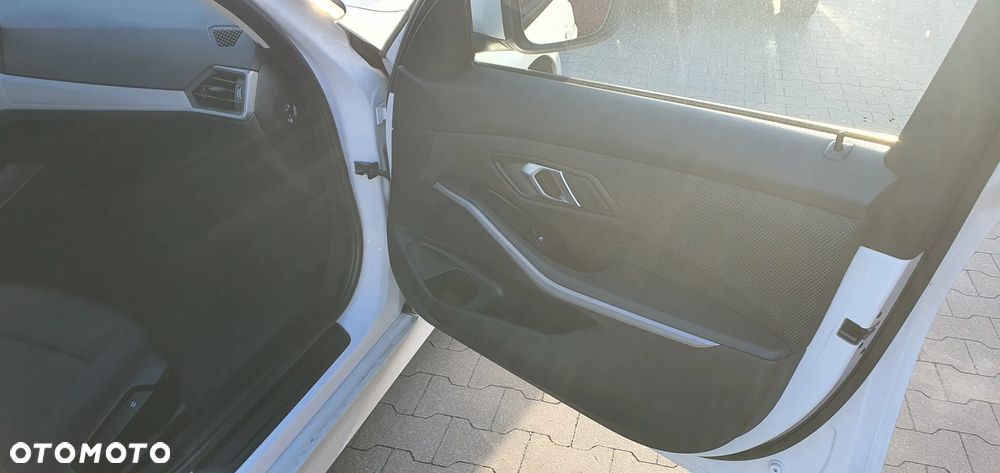 BMW Seria 3 318d - 13