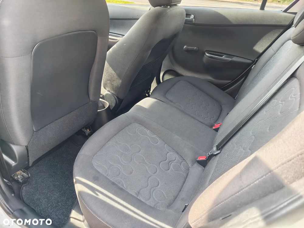 Hyundai i20 1.2 Comfort EU5 - 12