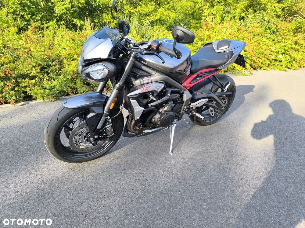 Triumph Street Triple - 4