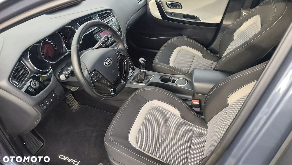 Kia Ceed - 13