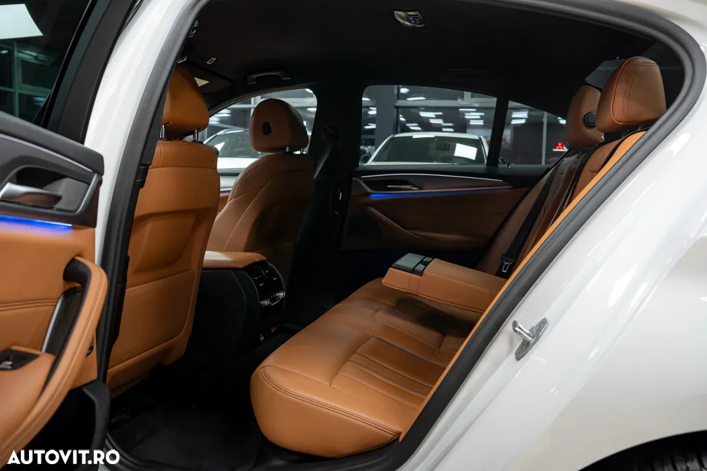 BMW Seria 5 530d xDrive AT - 28