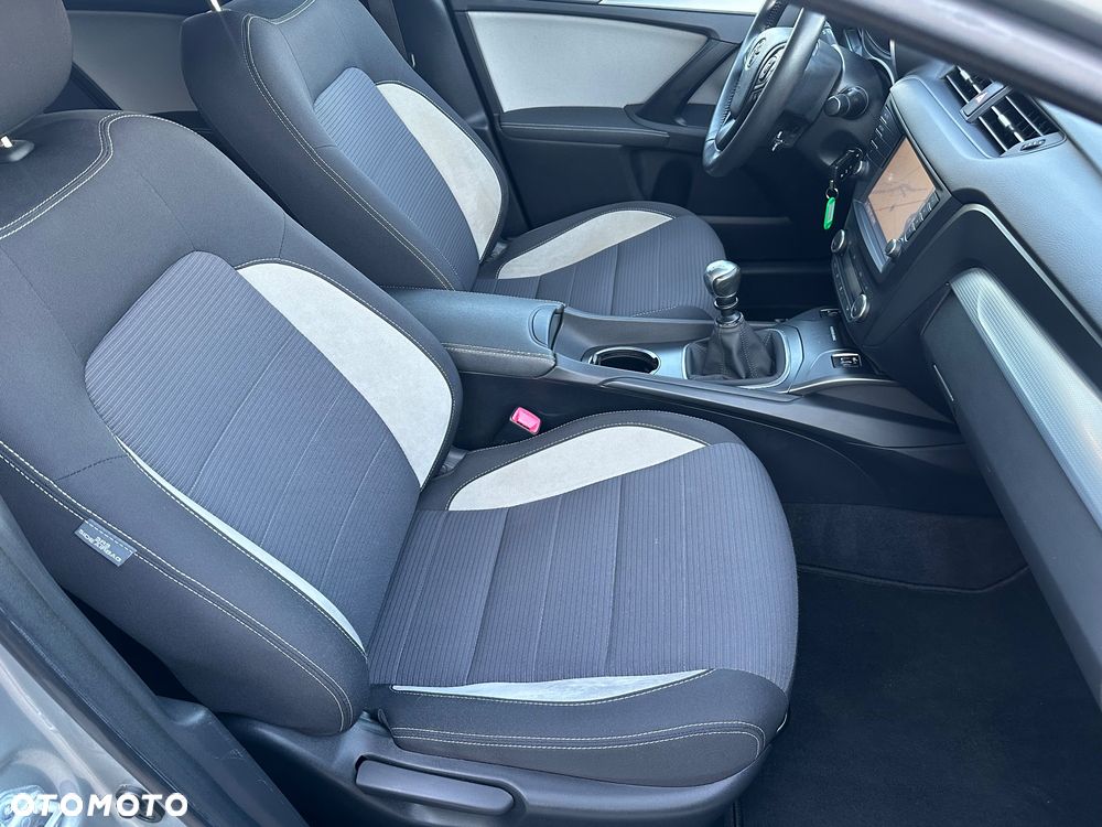 Toyota Avensis Touring Sports 1.8 Comfort - 35