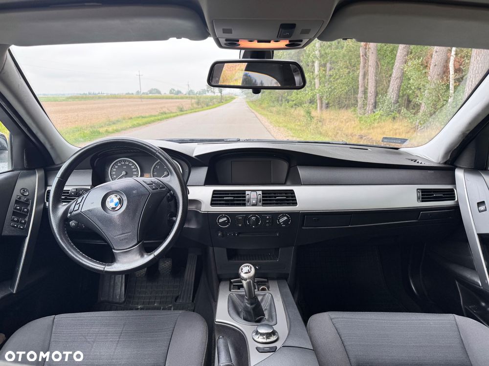 BMW Seria 5 520i - 11