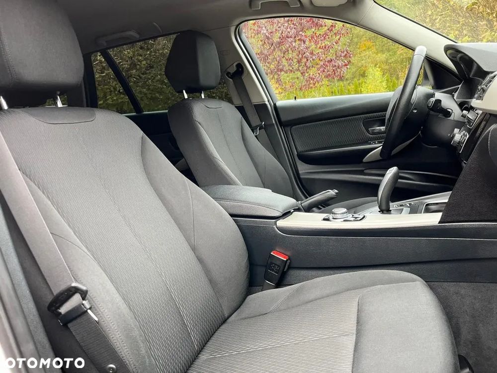 BMW Seria 3 318d - 30