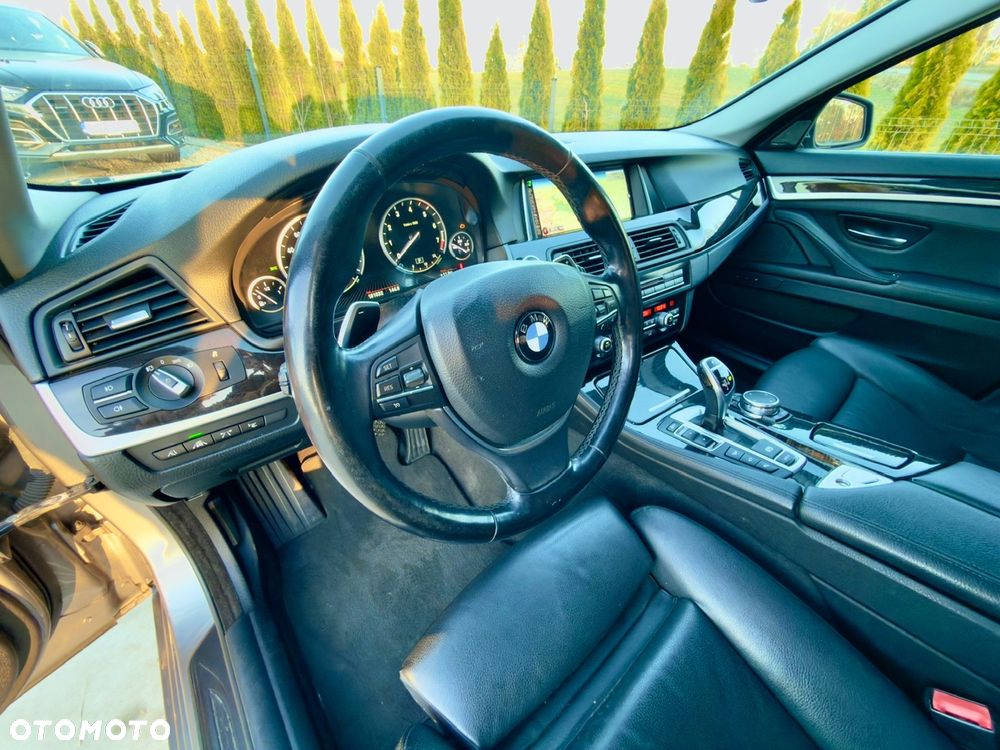BMW Seria 5 528i xDrive Sport-Aut Luxury Line - 16