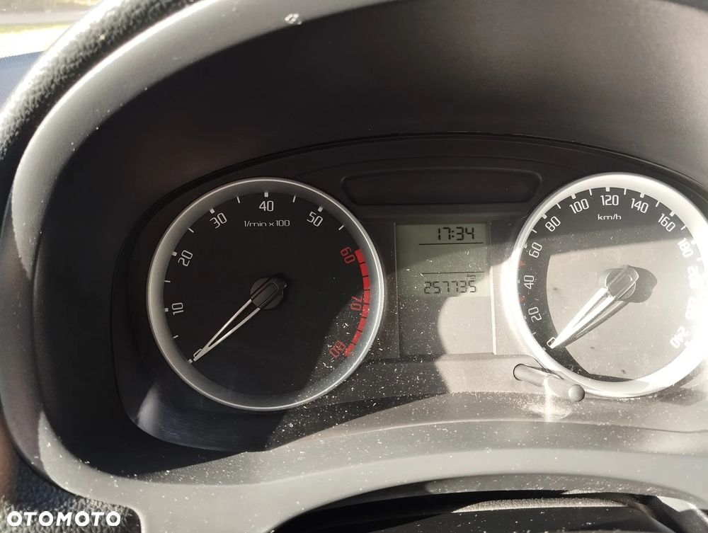 Skoda Roomster 1.6 16V Scout PLUS EDITION - 13
