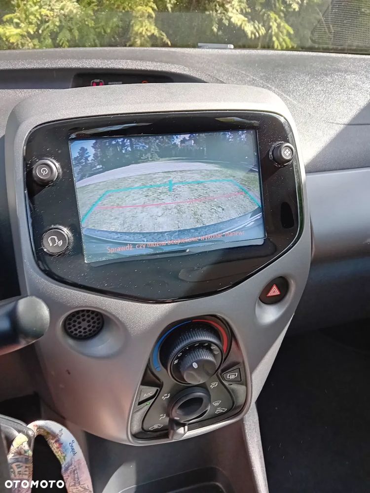 Toyota Aygo x-play - 12