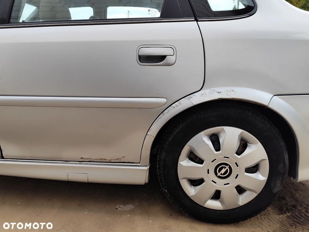 Opel Vectra 2.0 CDX - 10