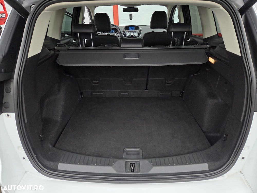 Ford Kuga 2.0 TDCi 2x4 ST-Line - 23