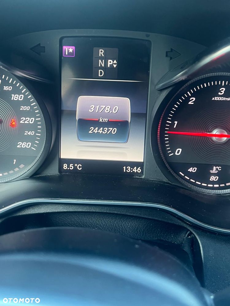 Mercedes-Benz Klasa C 250 d 4Matic 9G-TRONIC AMG Line - 23