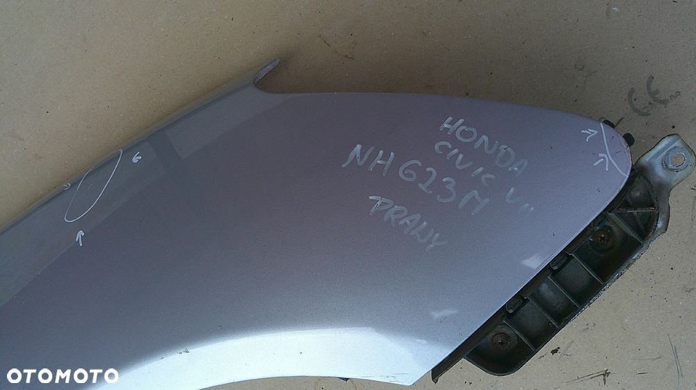 HONDA CIVIC VII BŁOTNIK PRAWY NH623M - 2