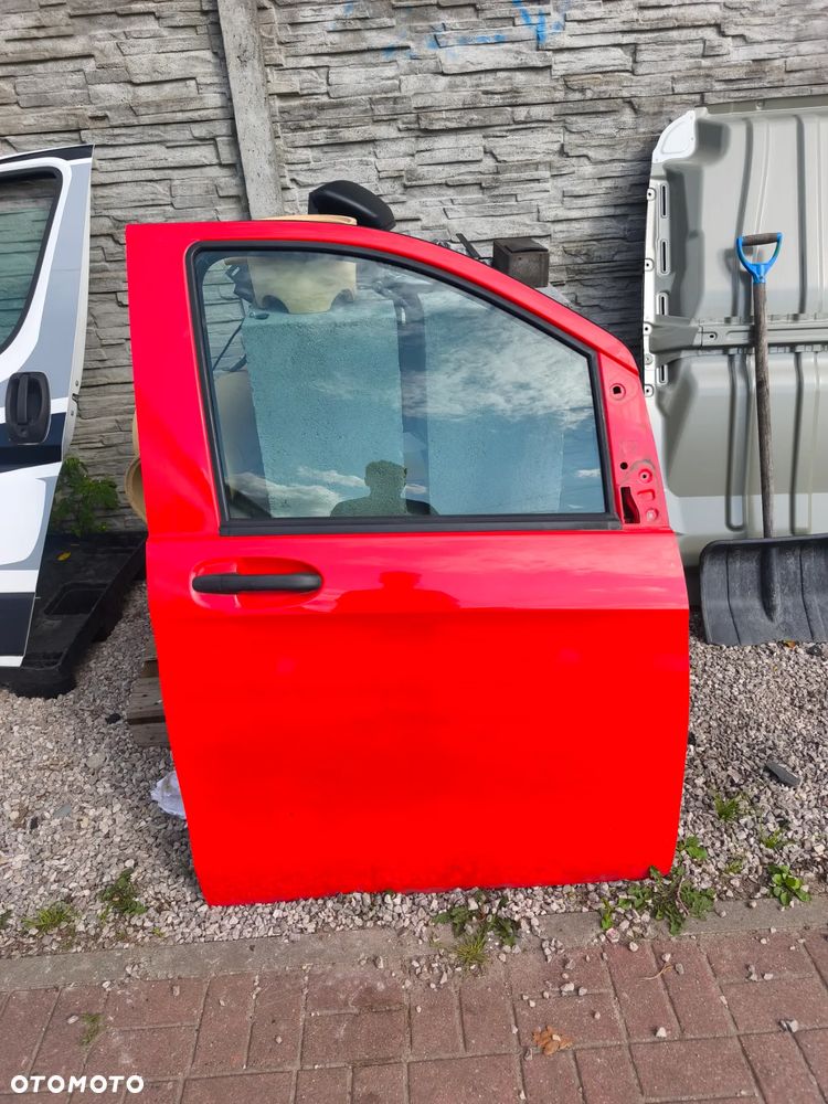Drzwi prawe przód Mercedes-Benz Vito w447 czerwone 2014-2025