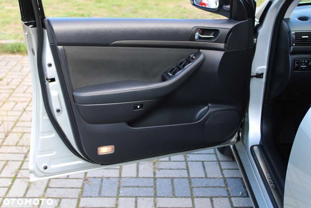 Toyota Avensis - 24