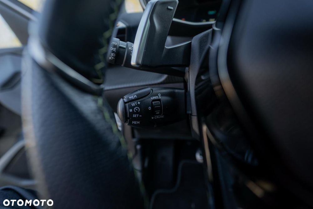 Peugeot 2008 BlueHDi 130 EAT8 GT Pack - 26