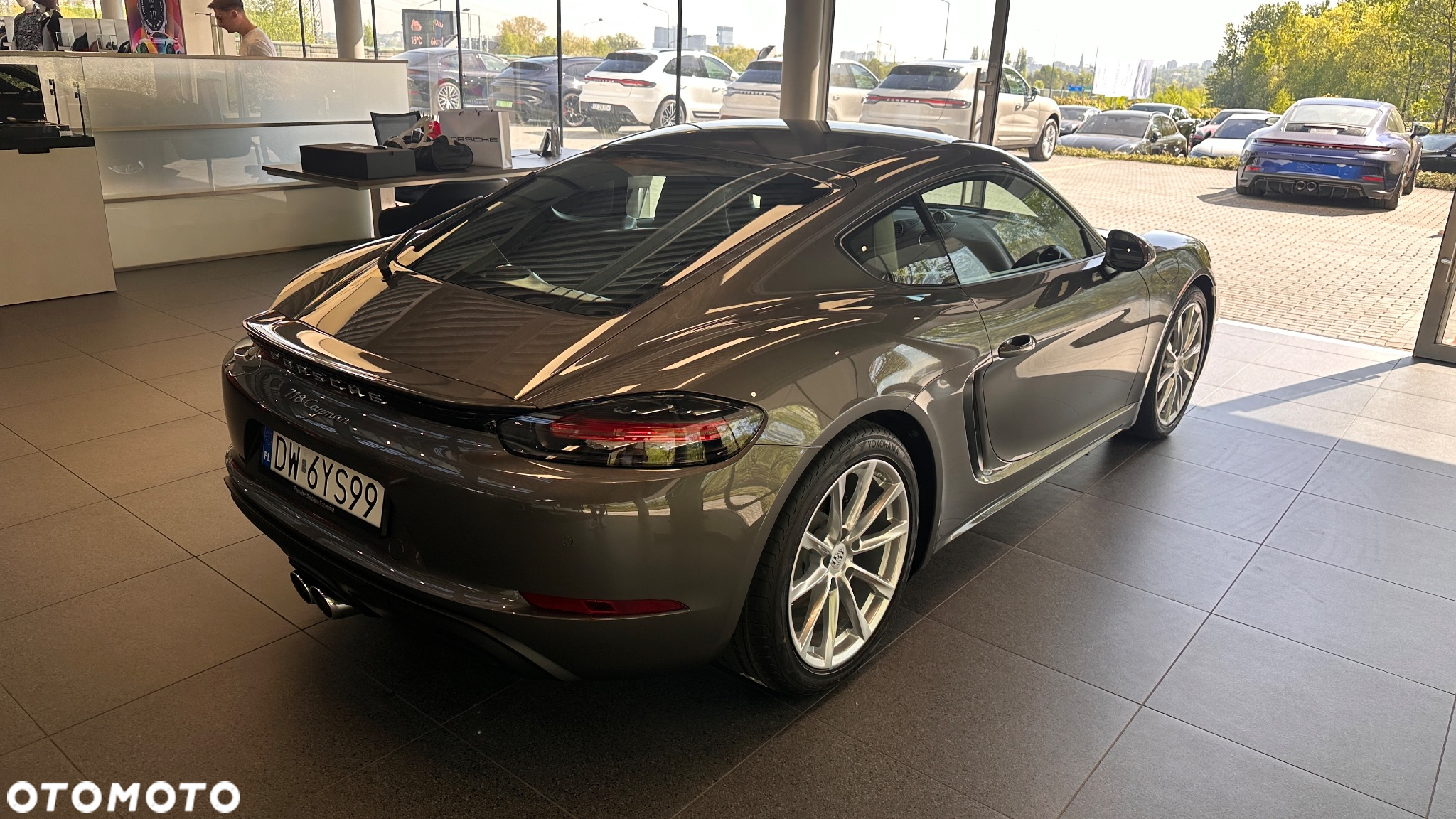 Porsche 718 Cayman - 3