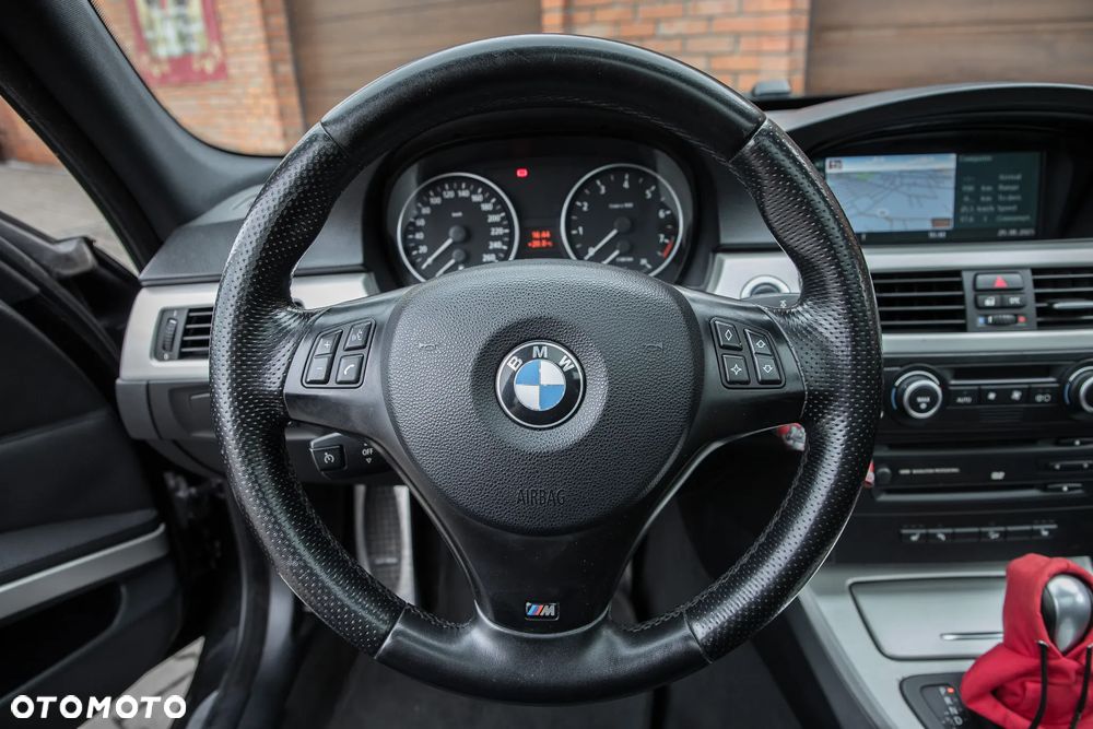 BMW Seria 3 330xi Touring - 18
