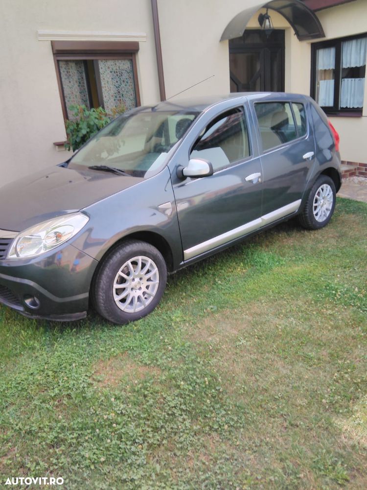 Dacia Sandero 2010 photo 2