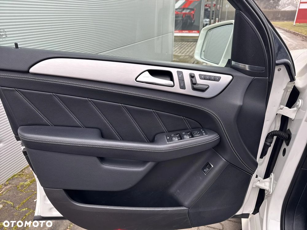 Mercedes-Benz ML 63 AMG 4Matic AMG SPEEDSHIFT 7G-TRONIC - 23