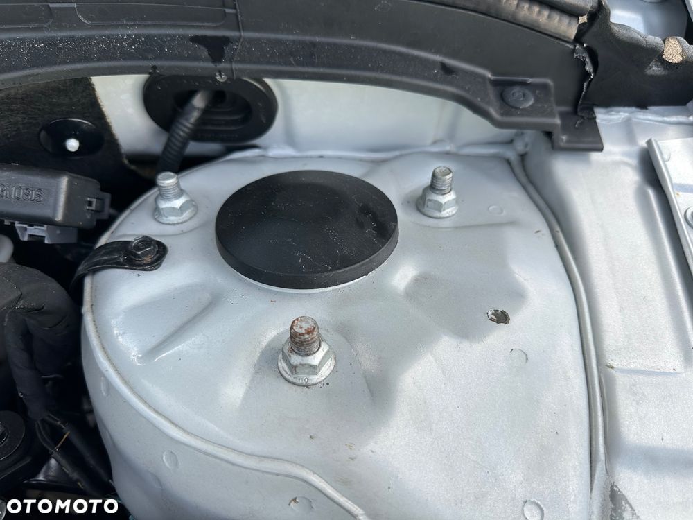 Hyundai i30 1.4 Base + - 15